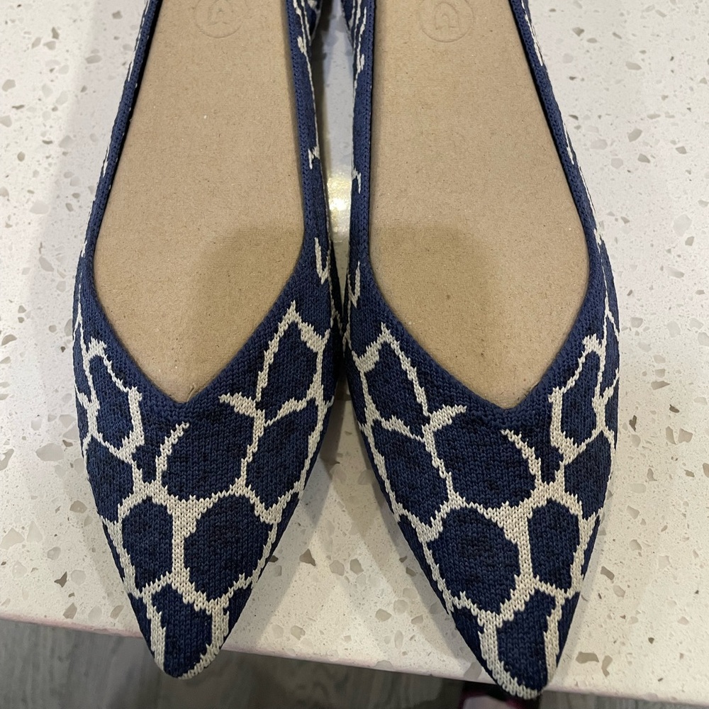 Rothy’s indigo giraffe points!  NWOB.